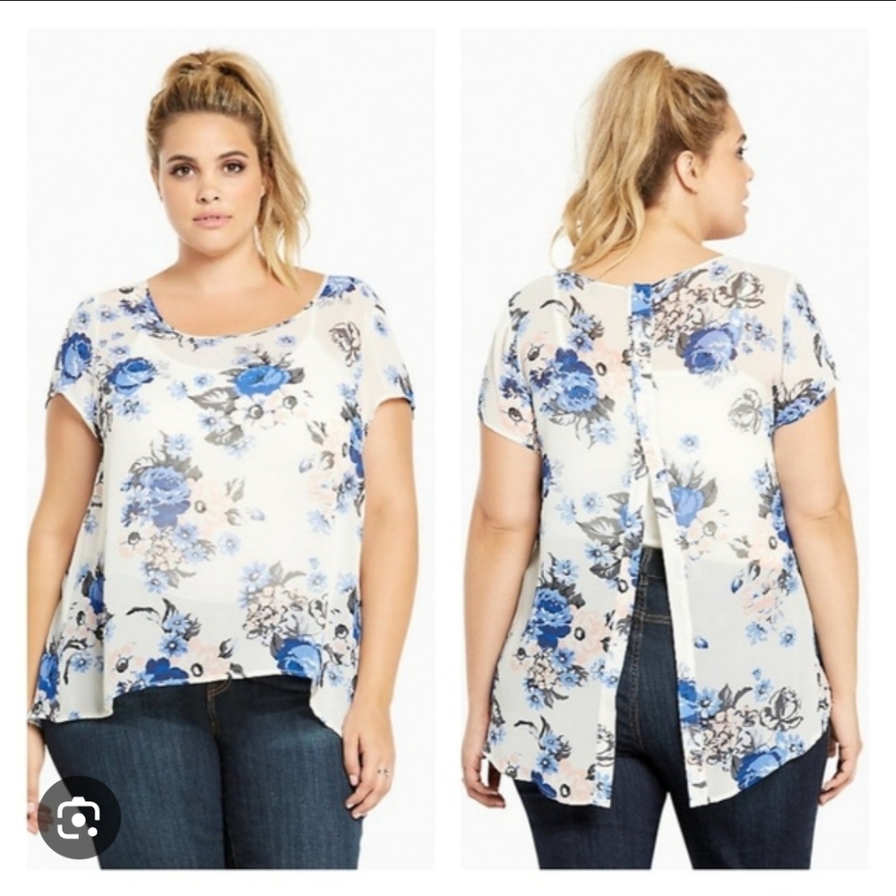 Torrid Size 4 White Button Back Hi-lo Blouse w/ Blue Flowers